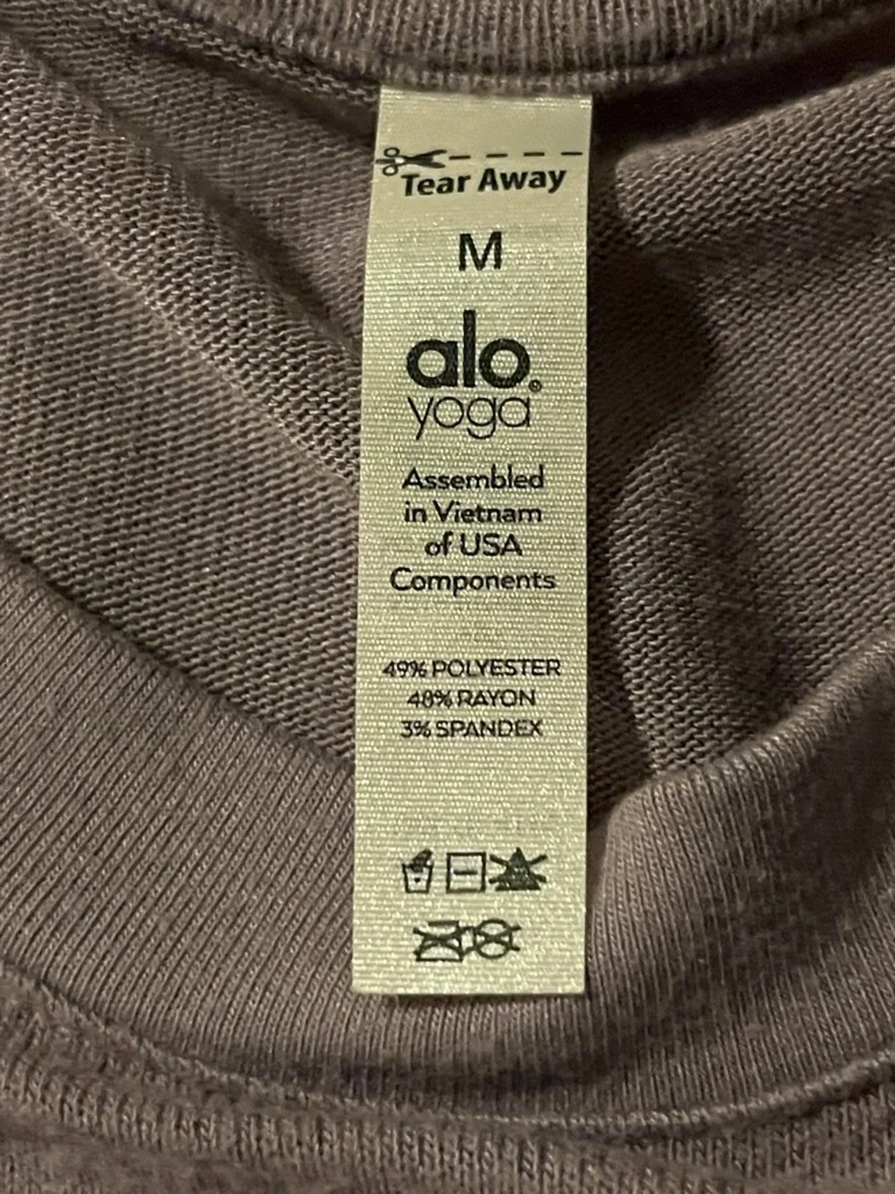 🧘🏽‍♀️VGUC Alo Yoga Glimpse Long Sleeve Top in Lavender (?) - Sz Medium